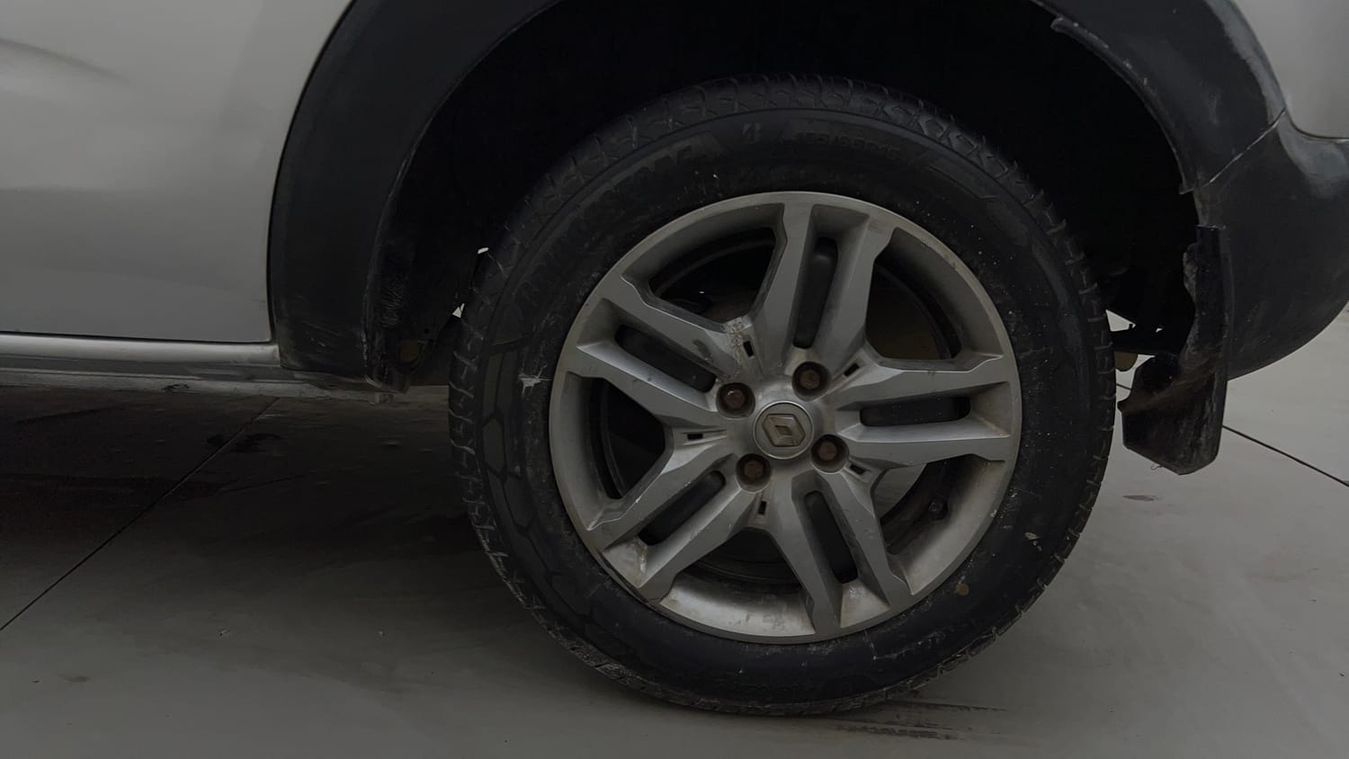 Used 2020 Renault Triber RXZ Petrol Manual tyres LEFT REAR TYRE RIM VIEW