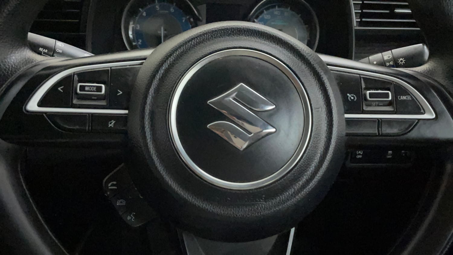 Used 2024 Maruti Suzuki XL6 Zeta MT Petrol Petrol Manual top_features Airbags