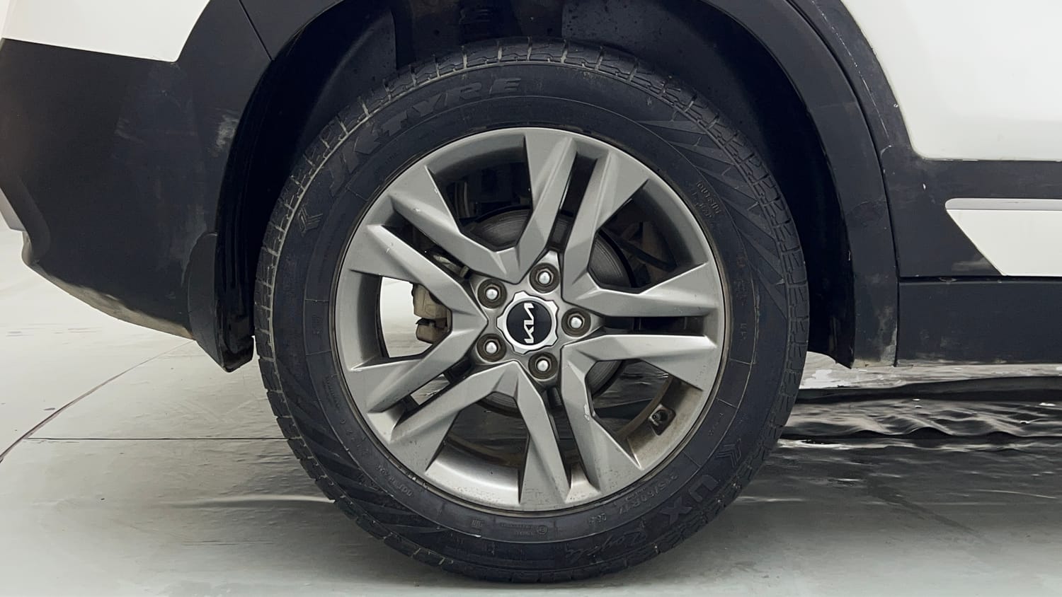 Used 2023 Kia Seltos HTX 1.5 Petrol Manual tyres RIGHT REAR TYRE RIM VIEW