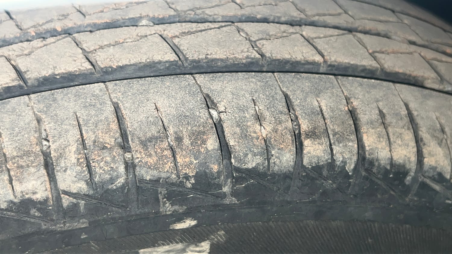 Used 2022 Maruti Suzuki Alto 800 LXi (O) Petrol Manual tyres RIGHT REAR TYRE TREAD VIEW