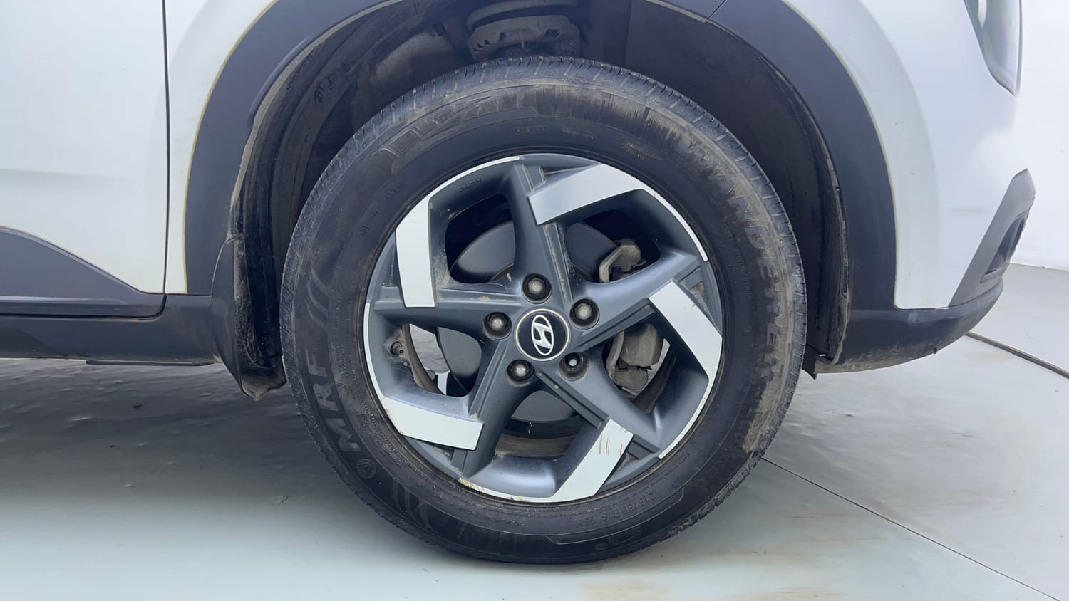 Used 2019 Hyundai Venue SX Plus 1.0 Turbo DCT Petrol Automatic tyres RIGHT FRONT TYRE RIM VIEW