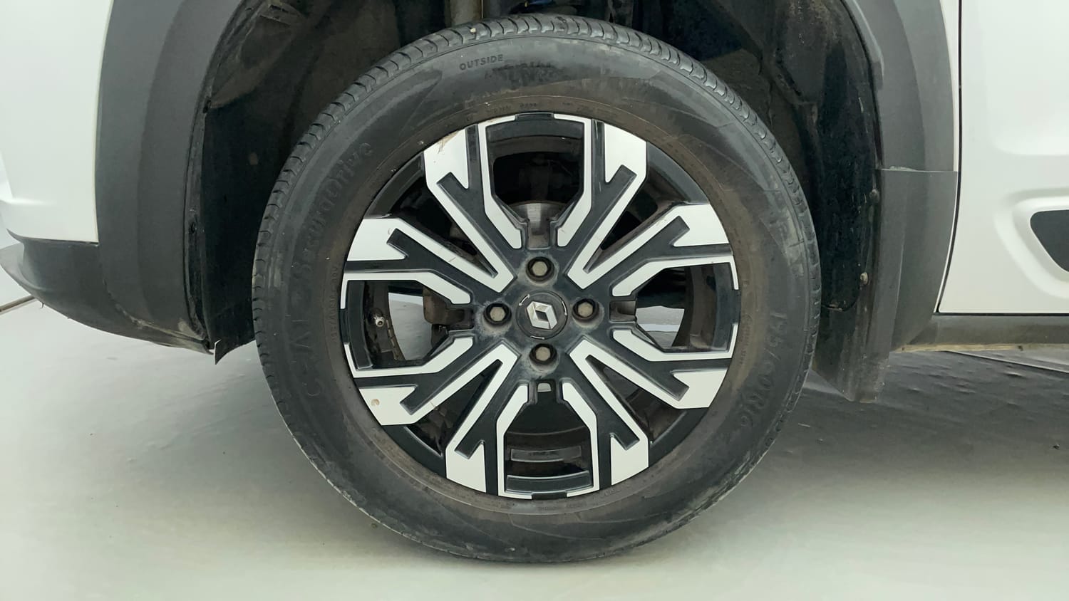 Used 2023 Renault Kiger RXZ AMT Petrol Automatic tyres LEFT FRONT TYRE RIM VIEW