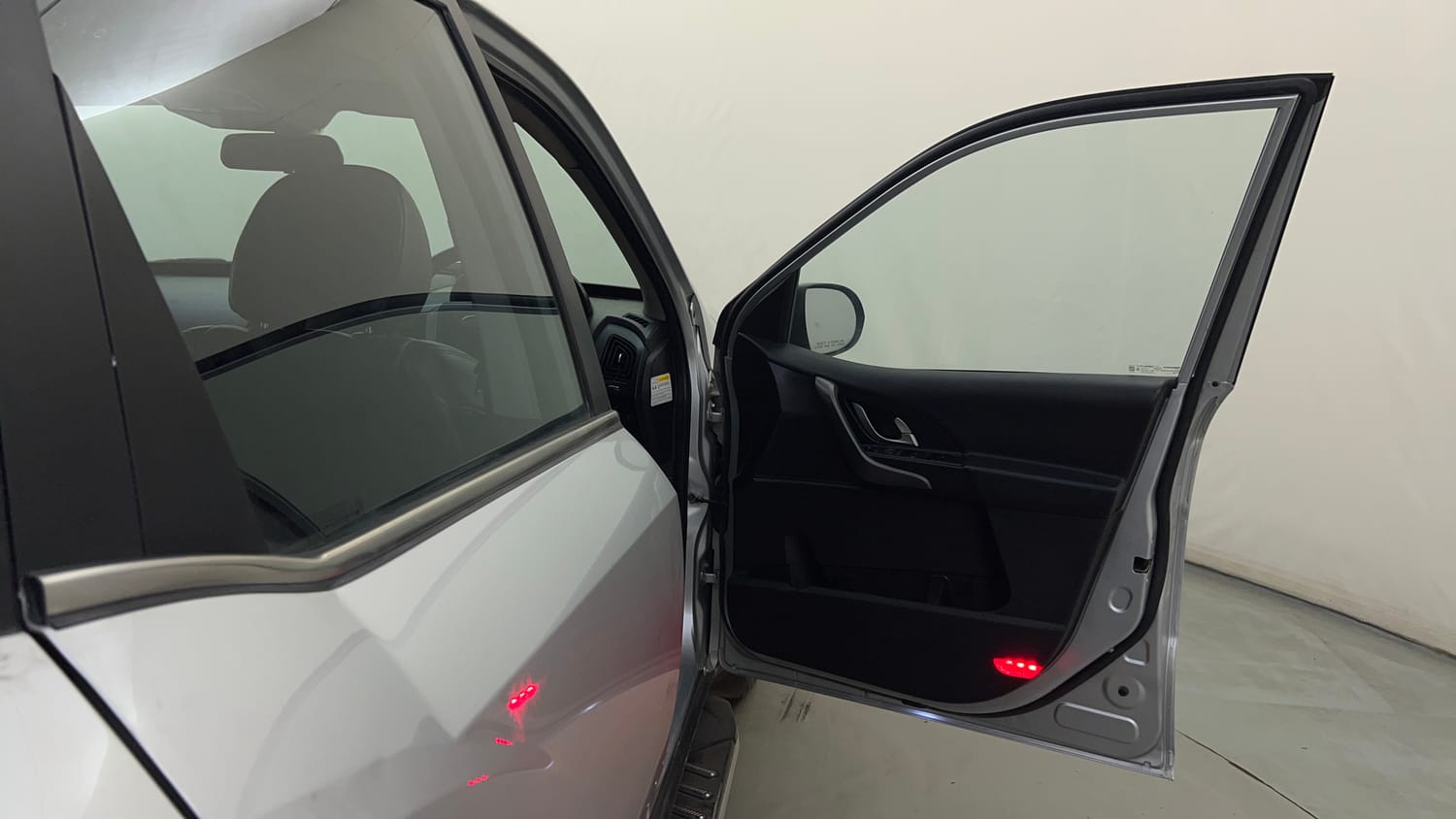 Used 2017 Mahindra XUV500 W10 Diesel Manual interior RIGHT FRONT DOOR OPEN VIEW