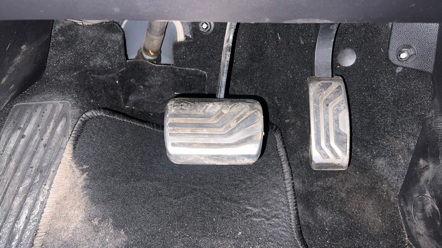 Used 2024 Mahindra XUV700 AX 7 Petrol AT 7 STR Petrol Automatic interior PEDALS VIEW