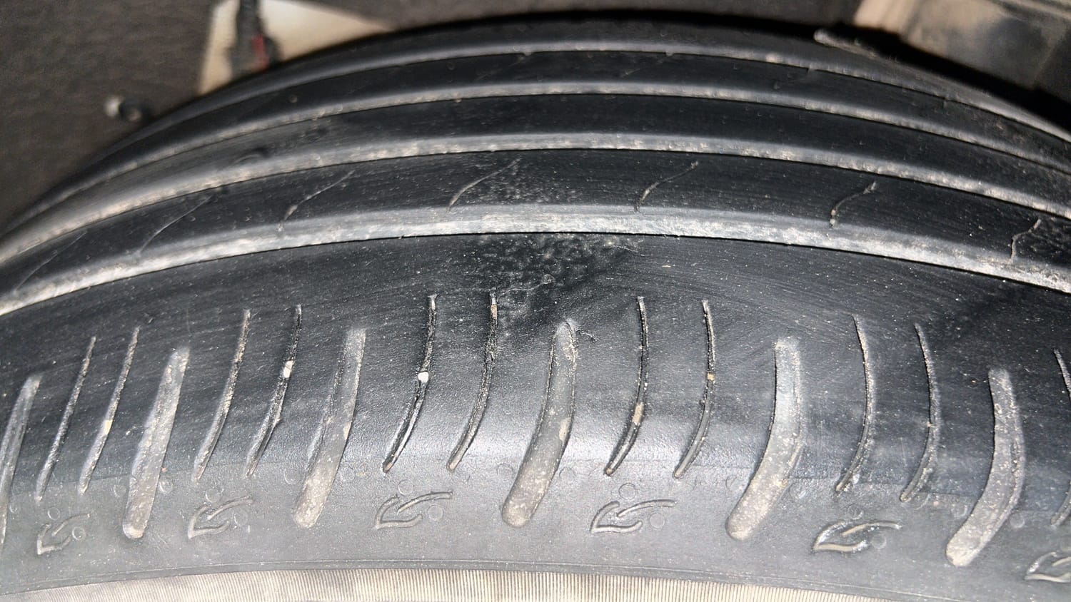 Used 2024 Mahindra XUV700 AX 7 Petrol AT 7 STR Petrol Automatic tyres LEFT REAR TYRE TREAD VIEW