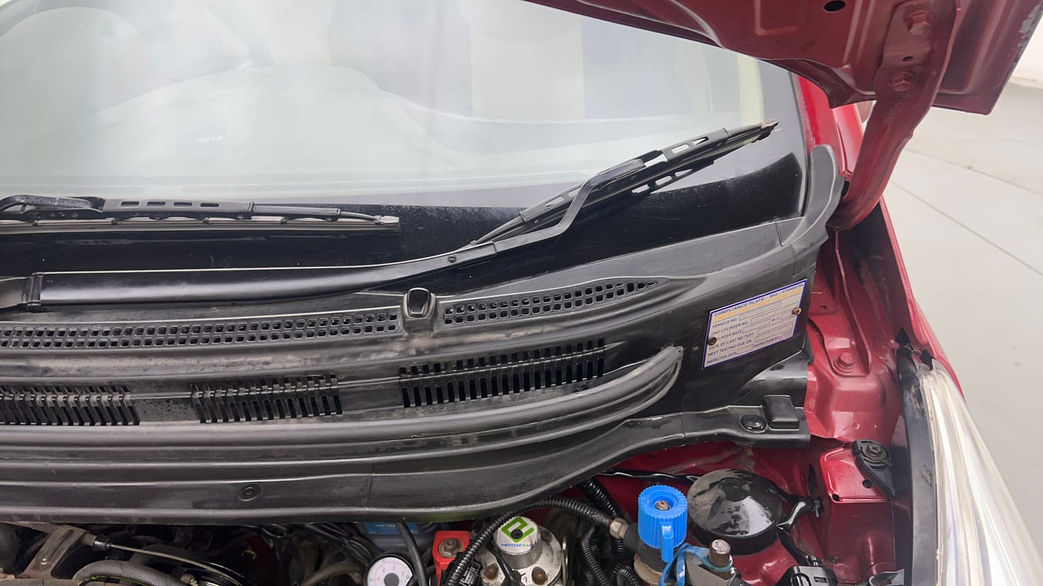 Used 2017 Hyundai Eon Era +  CNG (Outside Fitted) Cng Manual engine ENGINE LEFT SIDE HINGE & APRON VIEW