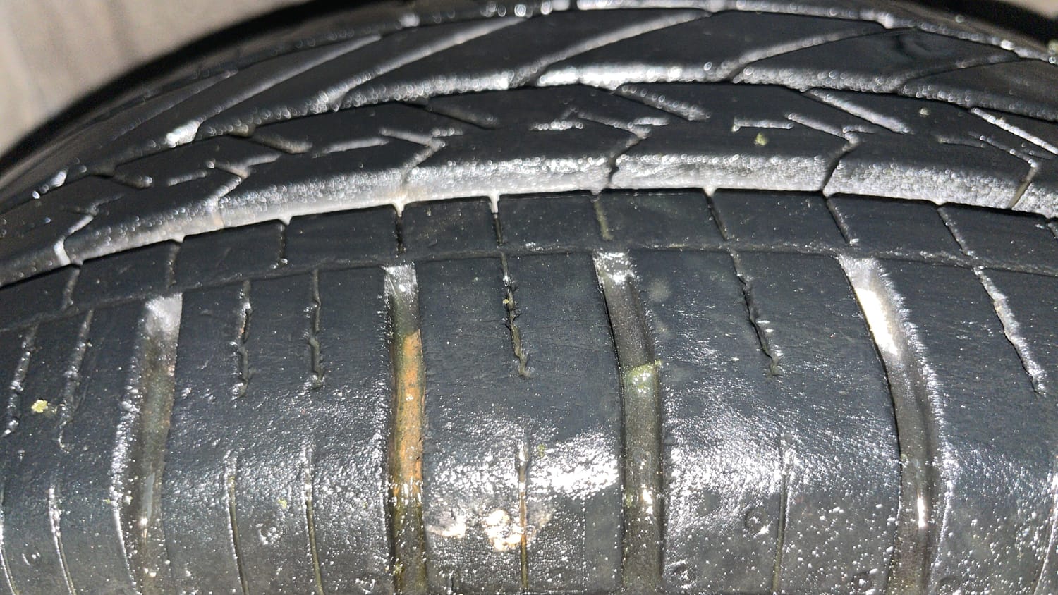 Used 2016 Maruti Suzuki Celerio VXi AMT Petrol Automatic tyres LEFT FRONT TYRE TREAD VIEW