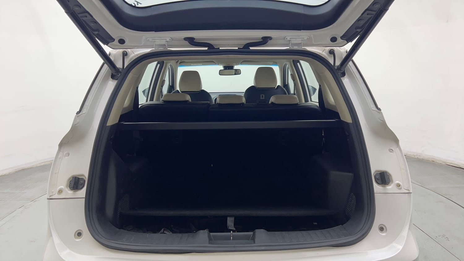Used 2022 MG Motors Hector Sharp 2.0 Diesel Turbo MT Diesel Manual interior DICKY INSIDE VIEW