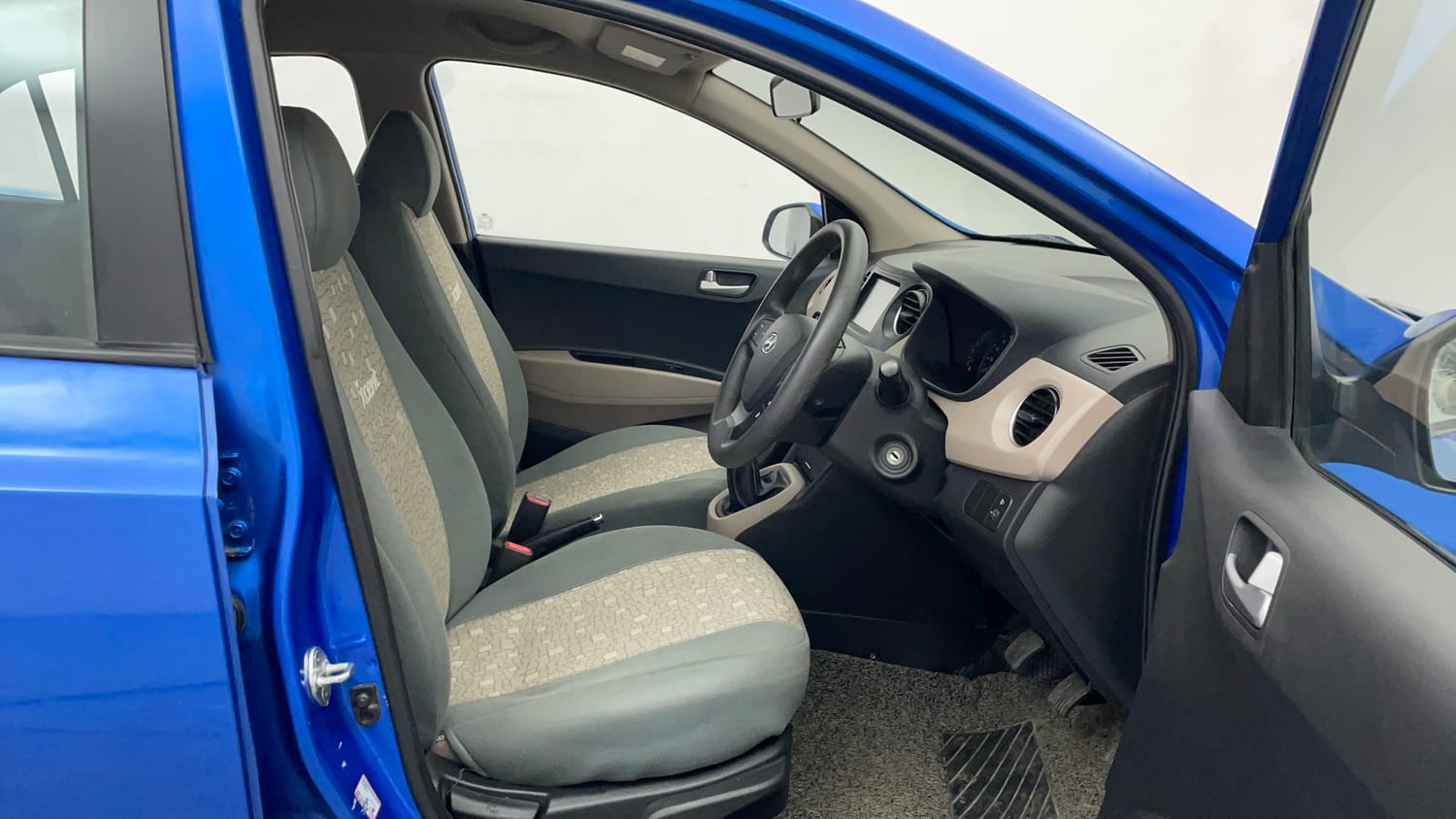Used 2018 Hyundai Xcent SX Petrol Manual interior RIGHT SIDE FRONT DOOR CABIN VIEW