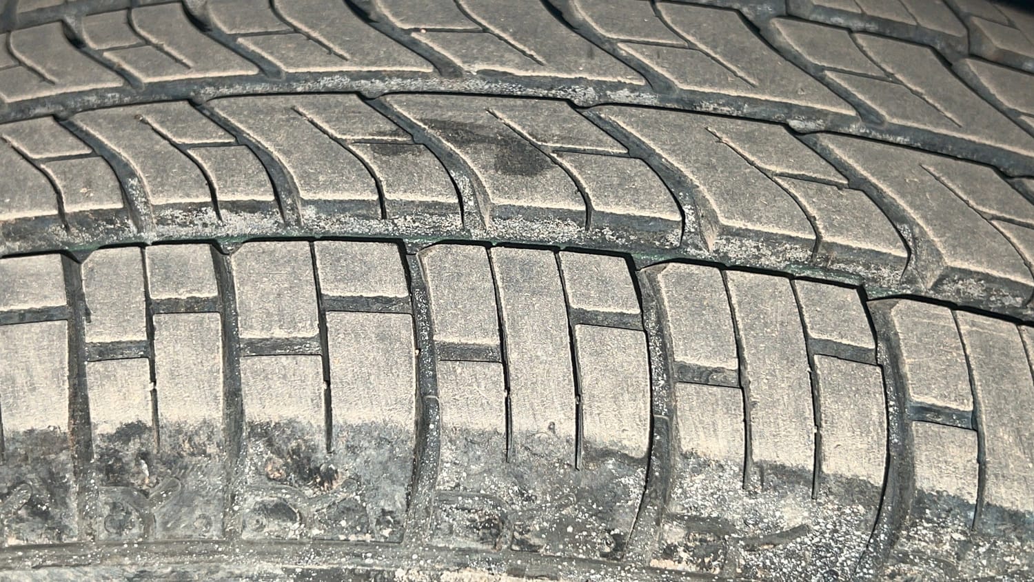 Used 2013 Maruti Suzuki Wagon R LXI Petrol Manual tyres LEFT FRONT TYRE TREAD VIEW