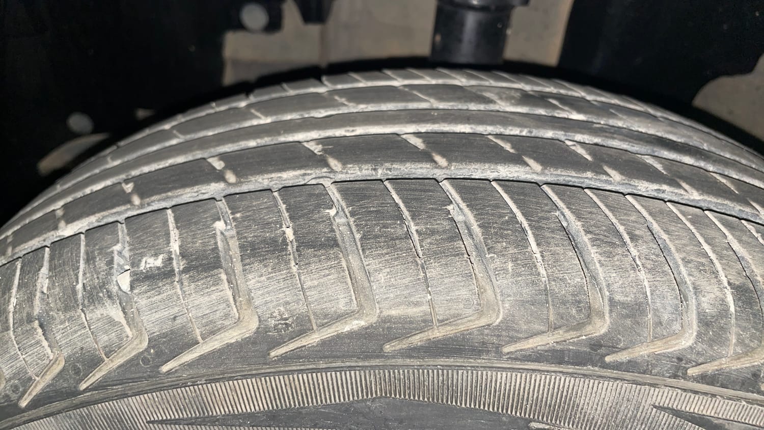 Used 2016 Renault Kwid RXL Petrol Manual tyres LEFT FRONT TYRE TREAD VIEW