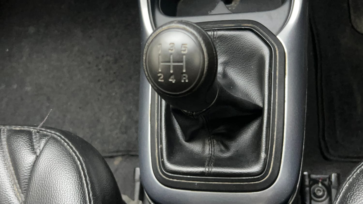 Used 2023 Maruti Suzuki Ignis Sigma 1.2 MT Petrol Manual interior GEAR  KNOB VIEW