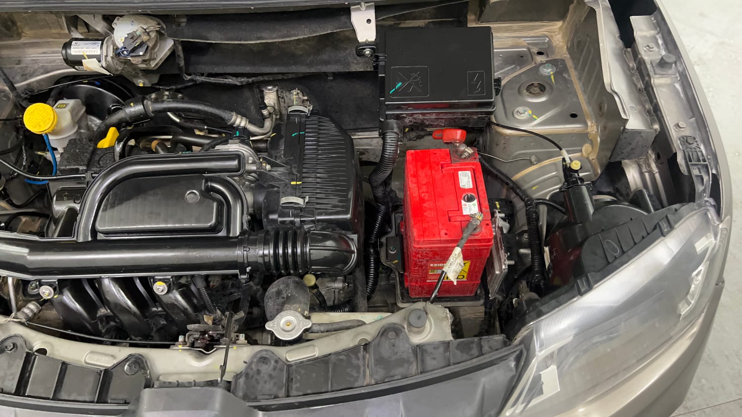 Used 2017 Renault Kwid RXT Petrol Manual engine ENGINE LEFT SIDE VIEW