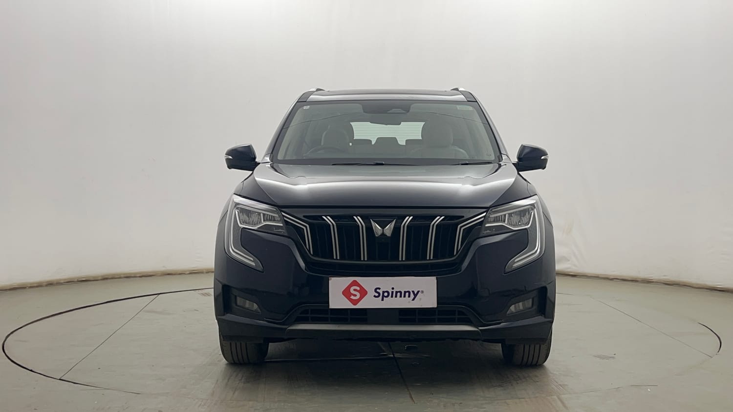 Used 2022 Mahindra XUV700 AX 7 Diesel AT AWD Luxury Pack 7 STR Diesel Automatic exterior FRONT VIEW