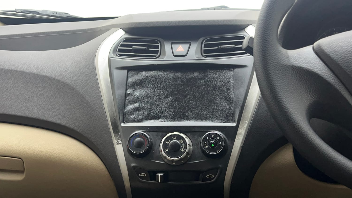 Used 2017 Hyundai Eon Era +  CNG (Outside Fitted) Cng Manual interior MUSIC SYSTEM & AC CONTROL VIEW