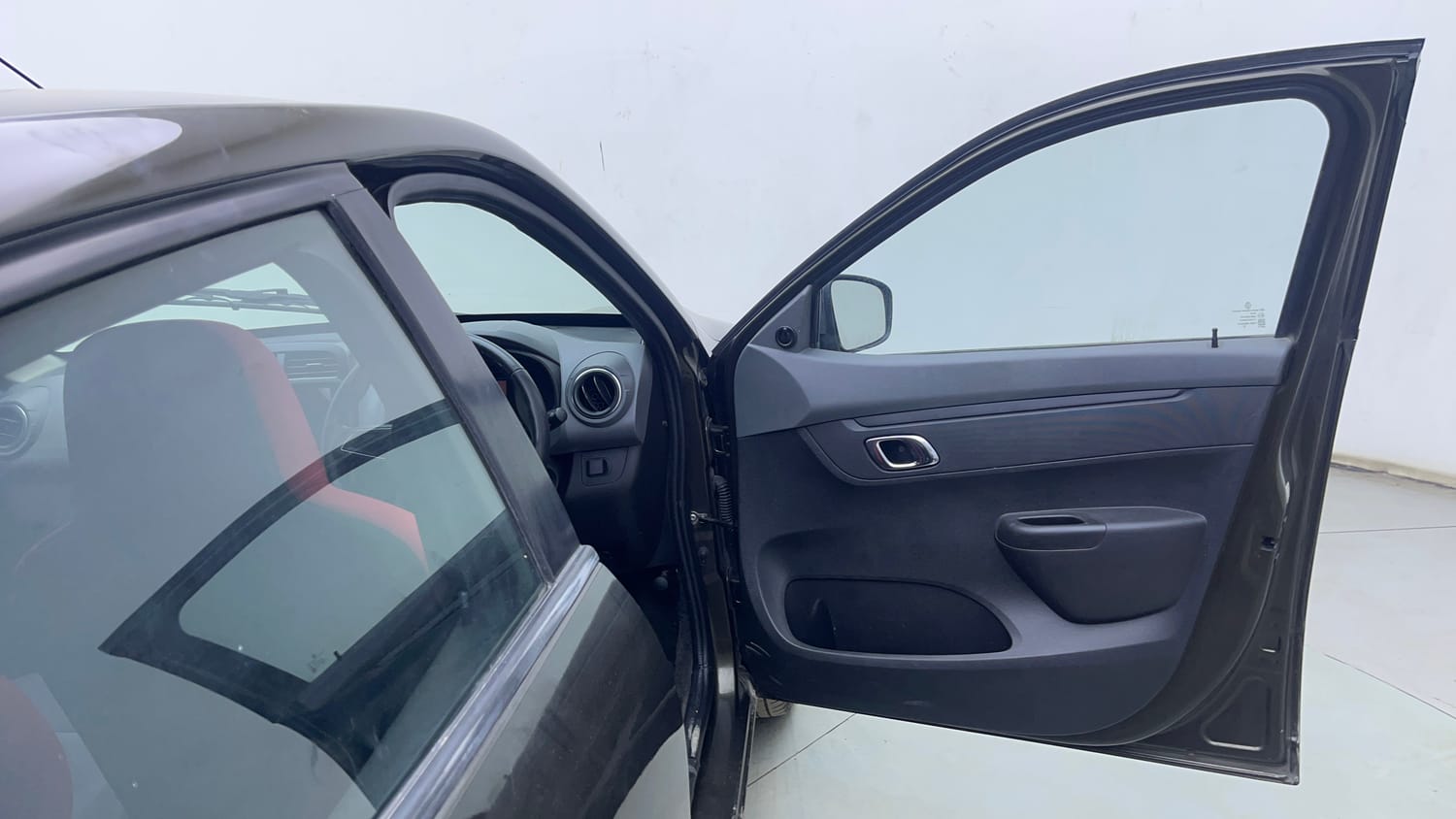 Used 2020 Renault Kwid RXT 1.0 AMT Opt Petrol Automatic interior RIGHT FRONT DOOR OPEN VIEW