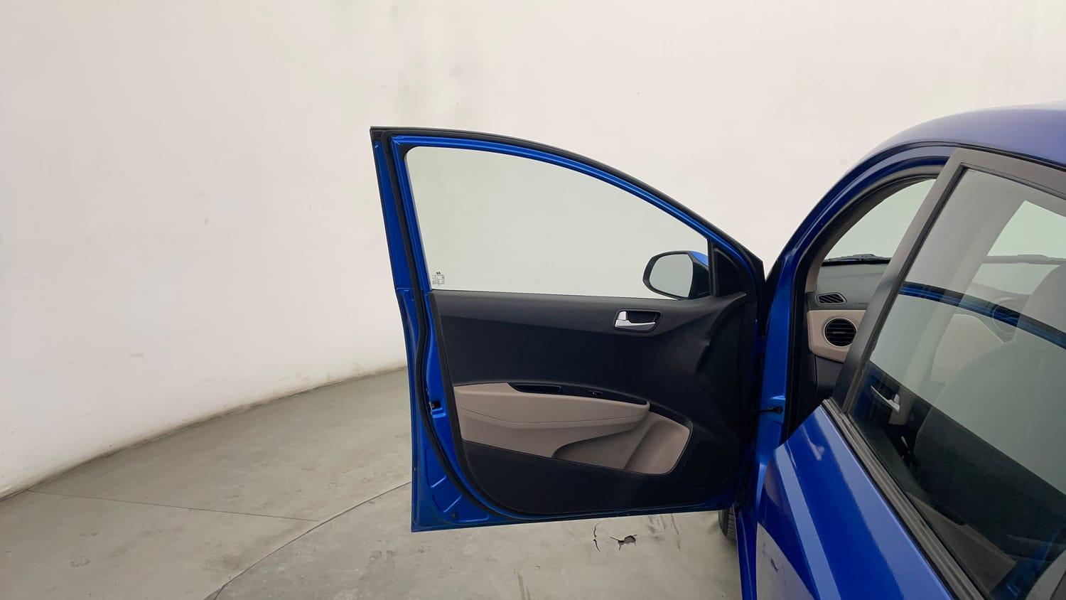 Used 2018 Hyundai Xcent SX Petrol Manual interior LEFT FRONT DOOR OPEN VIEW
