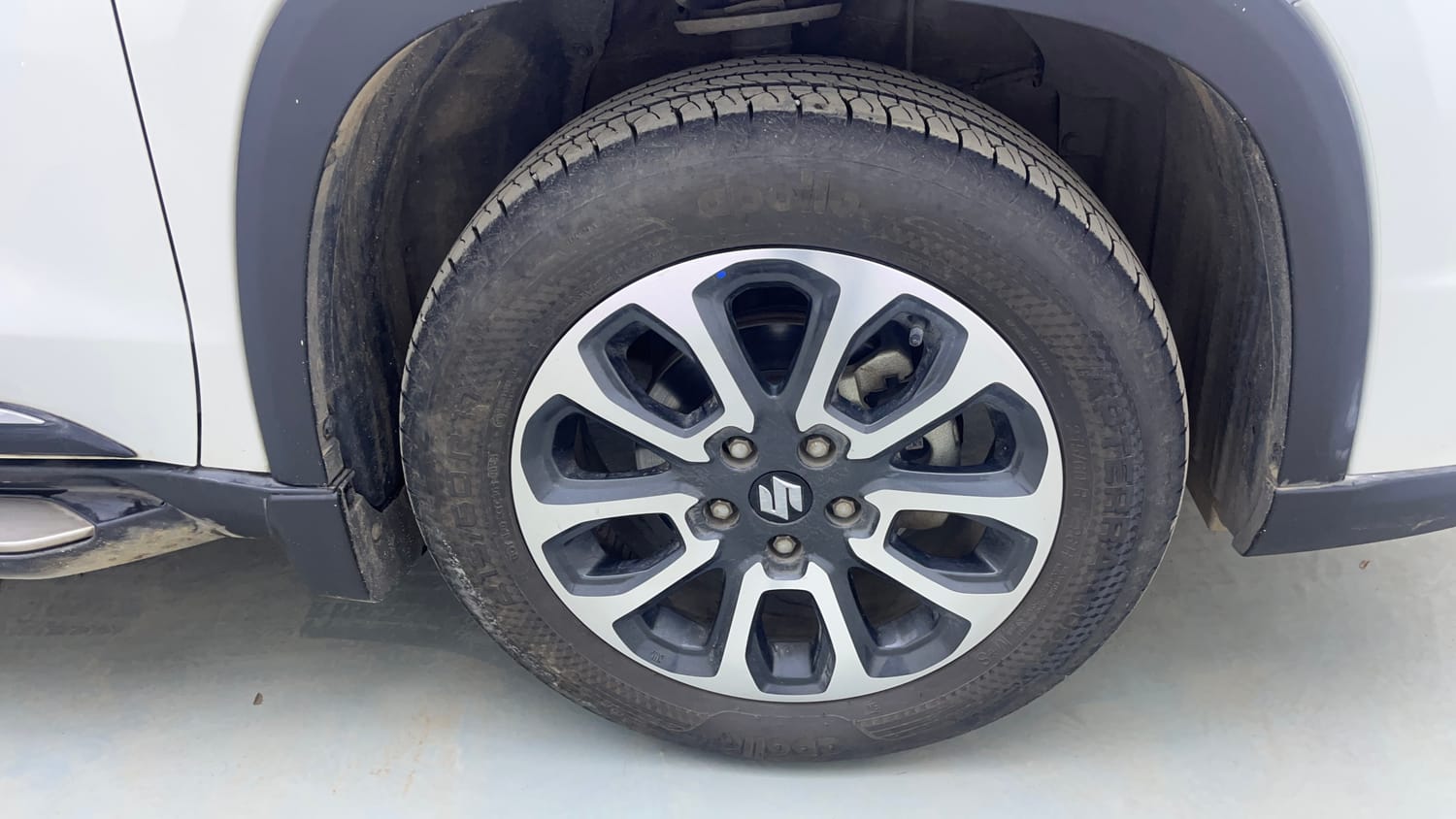 Used 2023 Maruti Suzuki Grand Vitara Zeta Smart Hybrid AT Petrol Automatic tyres RIGHT FRONT TYRE RIM VIEW