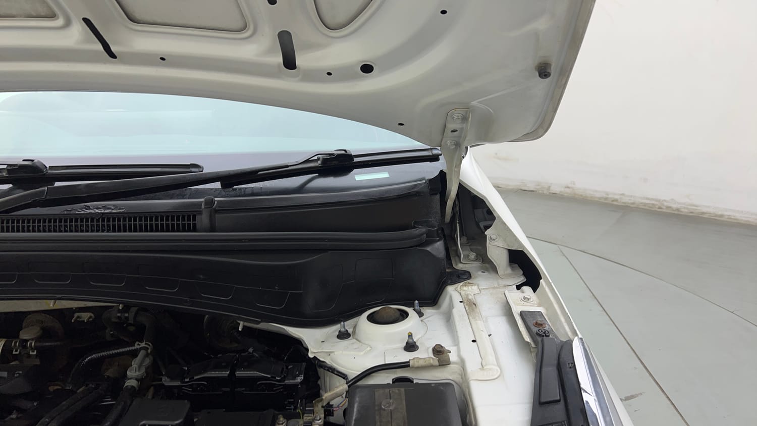 Used 2023 Kia Seltos HTX 1.5 Petrol Manual engine ENGINE LEFT SIDE HINGE & APRON VIEW
