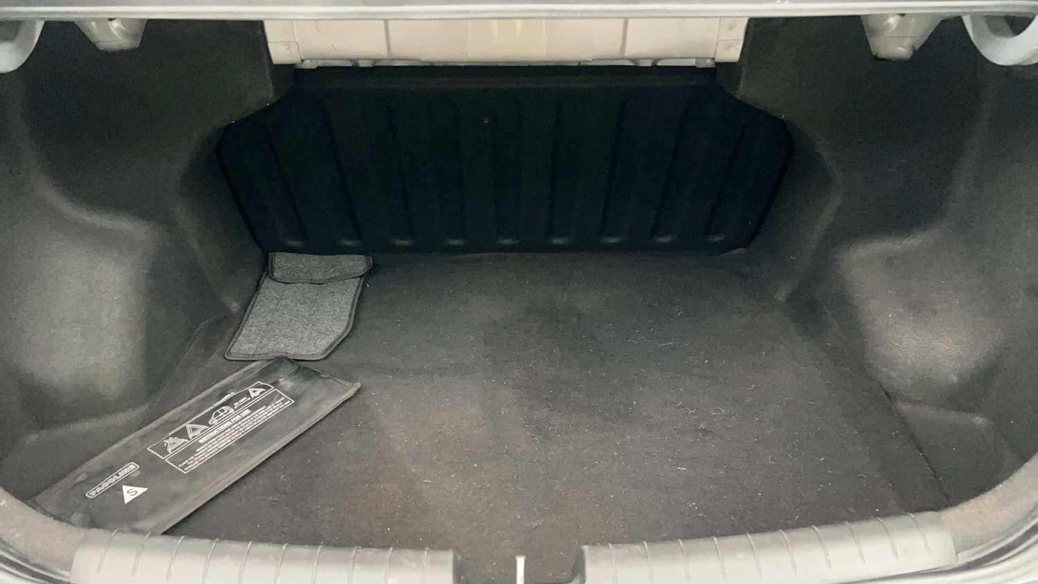 Used 2018 Hyundai Xcent SX (O) Petrol Manual interior DICKY INSIDE VIEW