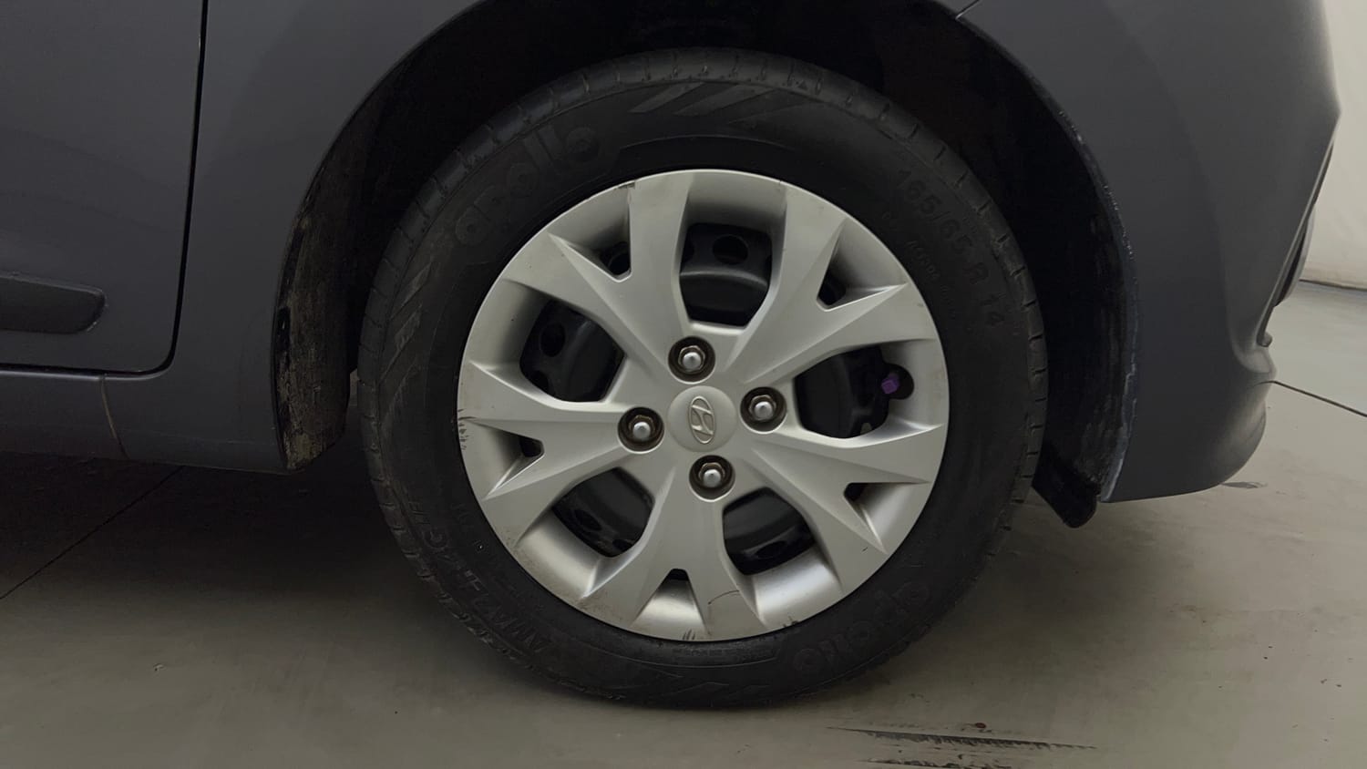 Used 2014 Hyundai Grand i10 Sportz 1.2 Kappa VTVT Petrol Manual tyres RIGHT FRONT TYRE RIM VIEW