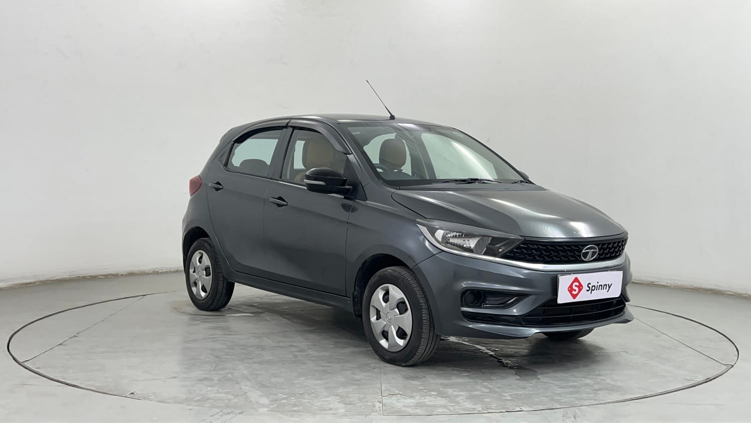 Used 2022 Tata Tiago XT CNG Cng Manual exterior RIGHT FRONT CORNER VIEW