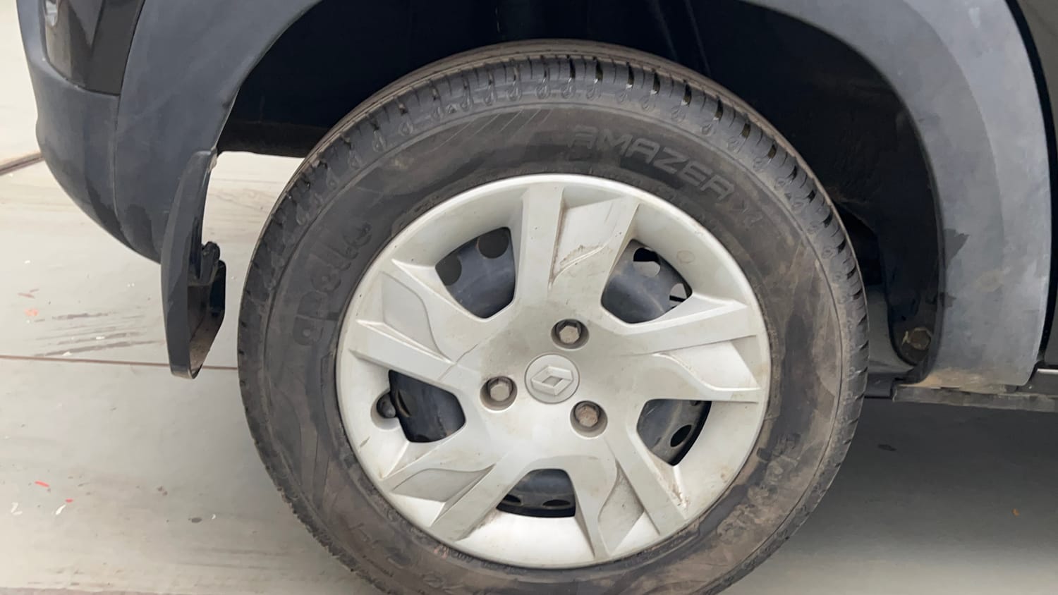 Used 2020 Renault Kwid RXL Petrol Manual tyres RIGHT REAR TYRE RIM VIEW