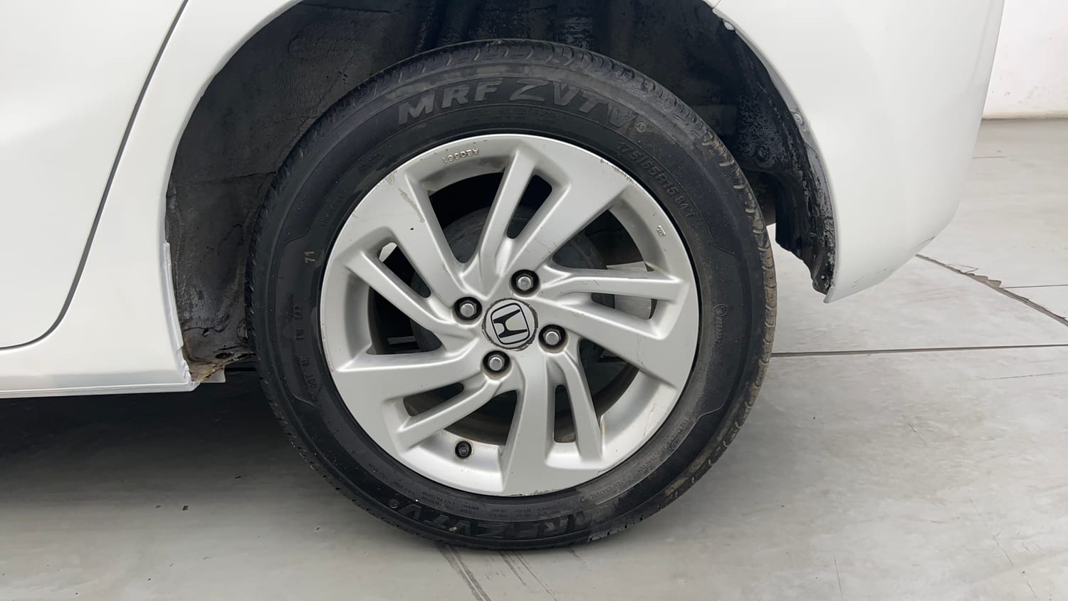 Used 2016 Honda Jazz V AT Petrol Petrol Automatic tyres LEFT REAR TYRE RIM VIEW