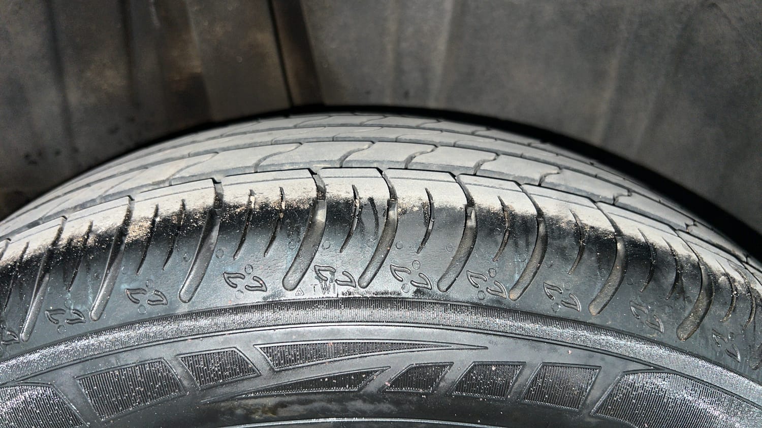 Used 2022 Maruti Suzuki XL6 Alpha Plus MT Petrol Petrol Manual tyres RIGHT REAR TYRE TREAD VIEW