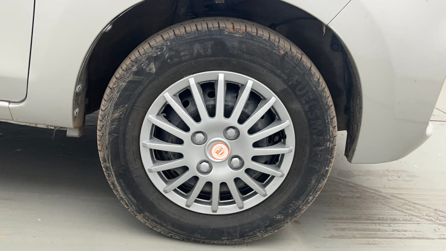 Used 2022 Maruti Suzuki Alto 800 LXi (O) Petrol Manual tyres RIGHT FRONT TYRE RIM VIEW