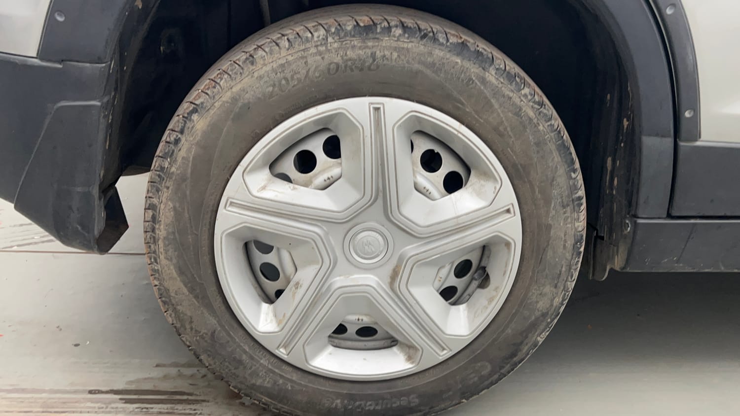 Used 2022 maruti-suzuki Vitara Brezza LXi Petrol Manual tyres RIGHT REAR TYRE RIM VIEW