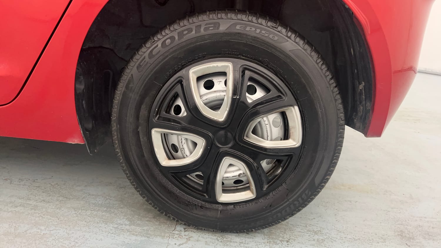 Used 2021 Tata Altroz XE Petrol Petrol Manual tyres LEFT REAR TYRE RIM VIEW