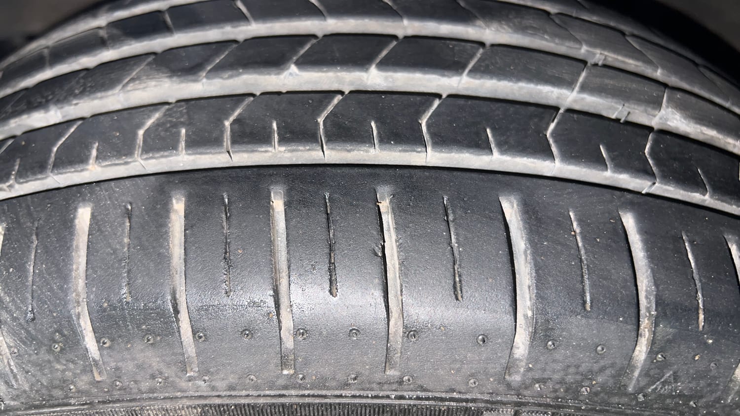 Used 2024 Toyota Glanza V AMT Petrol Automatic tyres LEFT FRONT TYRE TREAD VIEW