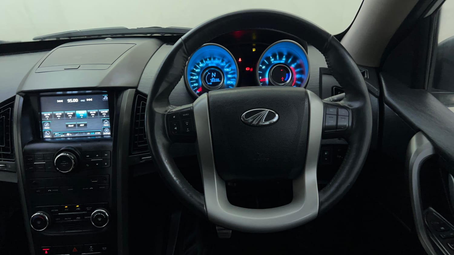 Used 2017 Mahindra XUV500 W10 Diesel Manual interior STEERING VIEW