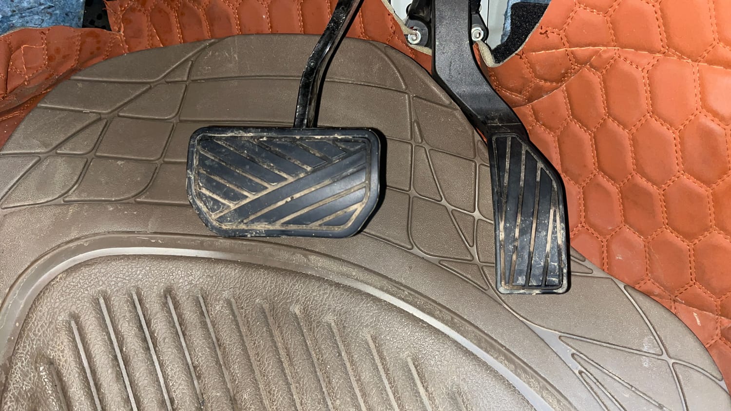 Used 2023 Maruti Suzuki Grand Vitara Zeta Smart Hybrid AT Petrol Automatic interior PEDALS VIEW