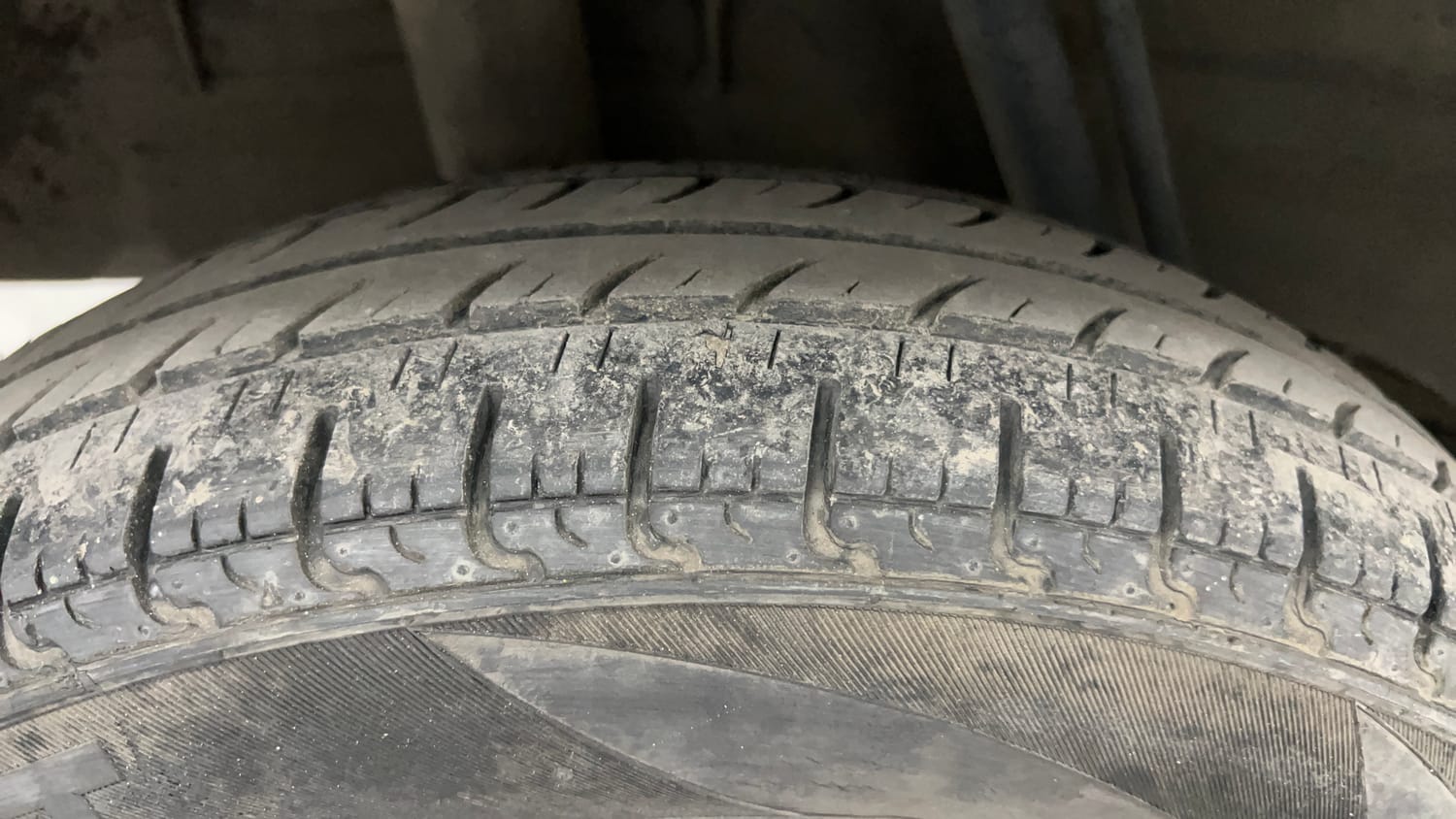 Used 2017 Renault Kwid RXT Petrol Manual tyres RIGHT REAR TYRE TREAD VIEW