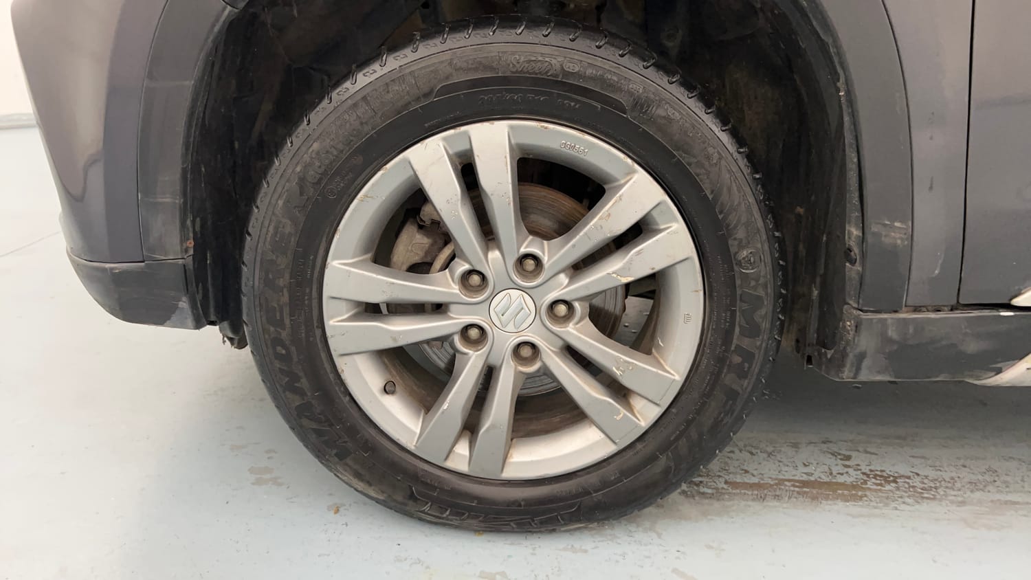 Used 2016 Maruti Suzuki Vitara Brezza [2016-2020] VDi Diesel Manual tyres LEFT FRONT TYRE RIM VIEW