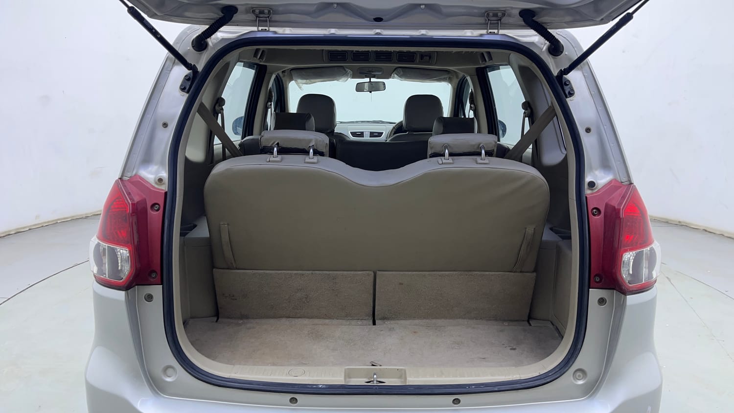 Used 2015 Maruti Suzuki Ertiga ZDI SHVS Diesel Manual interior DICKY INSIDE VIEW