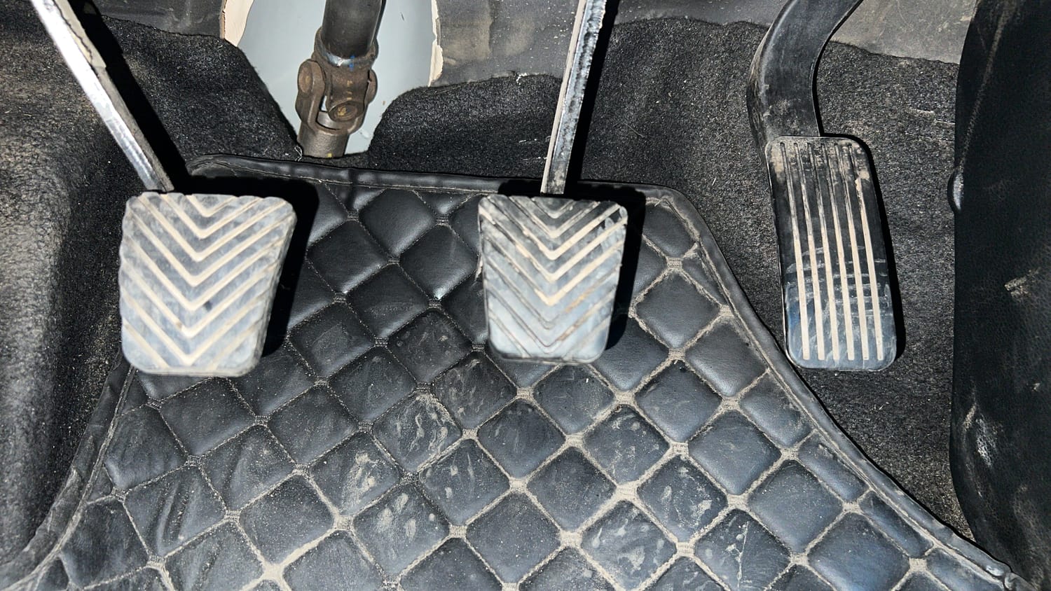 Used 2023 Kia Seltos HTX 1.5 Petrol Manual interior PEDALS VIEW