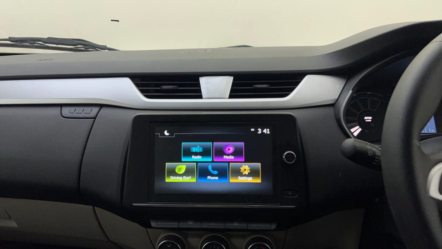 Used 2020 Renault Triber RXZ Petrol Manual top_features Integrated (in-dash) music system