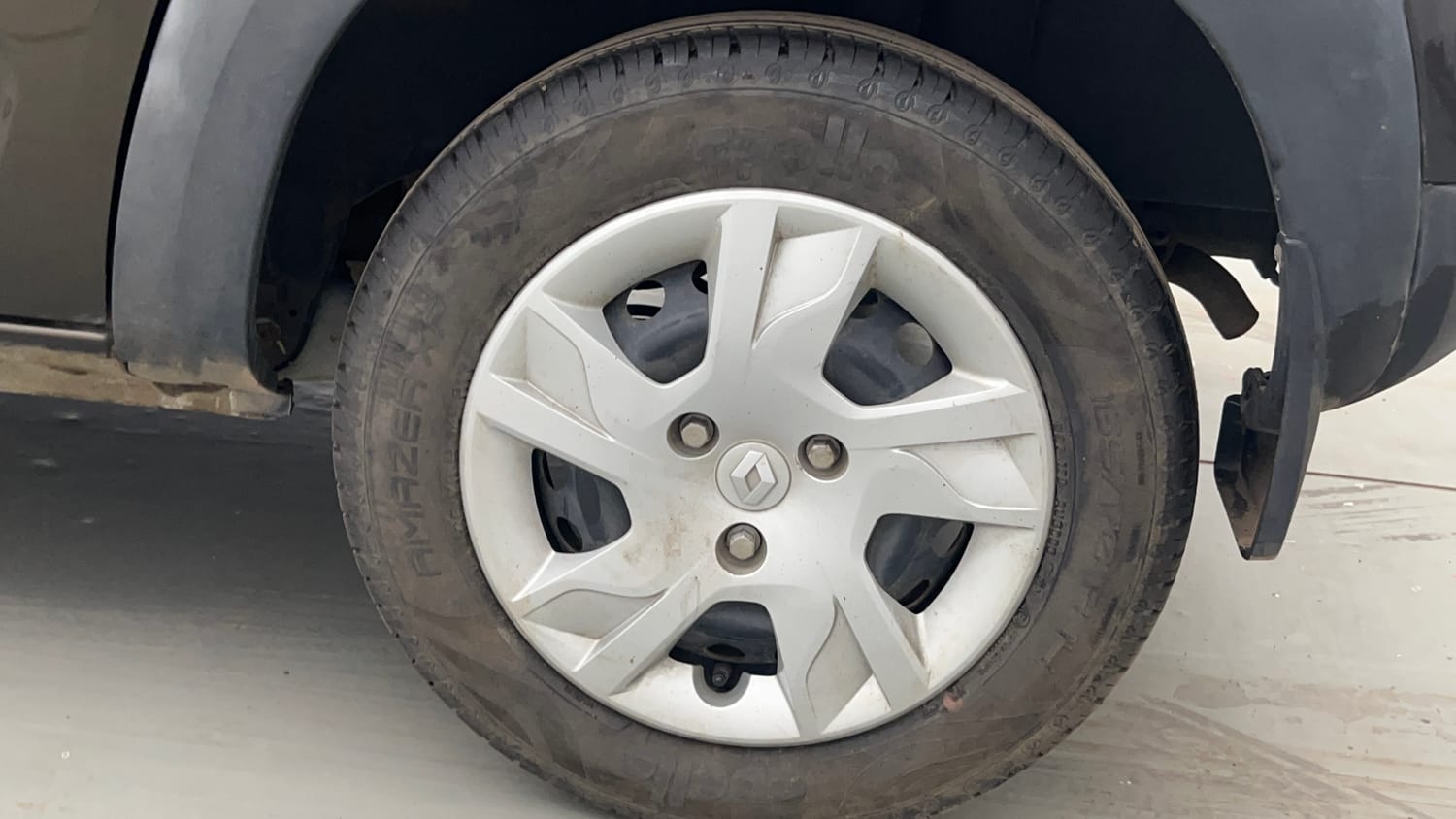 Used 2020 Renault Kwid RXL Petrol Manual tyres LEFT REAR TYRE RIM VIEW