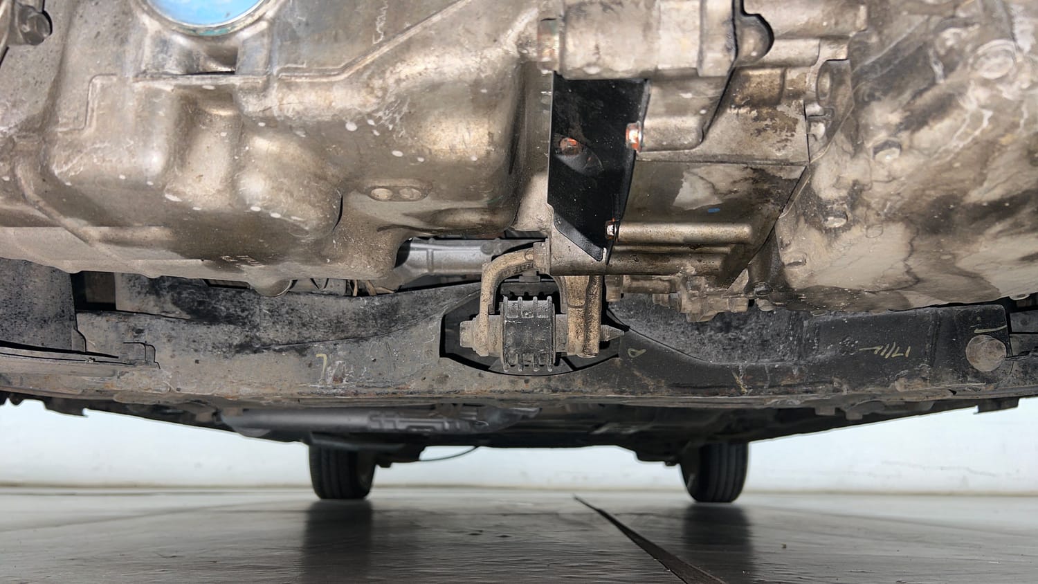 Used 2016 Honda Jazz V AT Petrol Petrol Automatic extra FRONT LEFT UNDERBODY VIEW