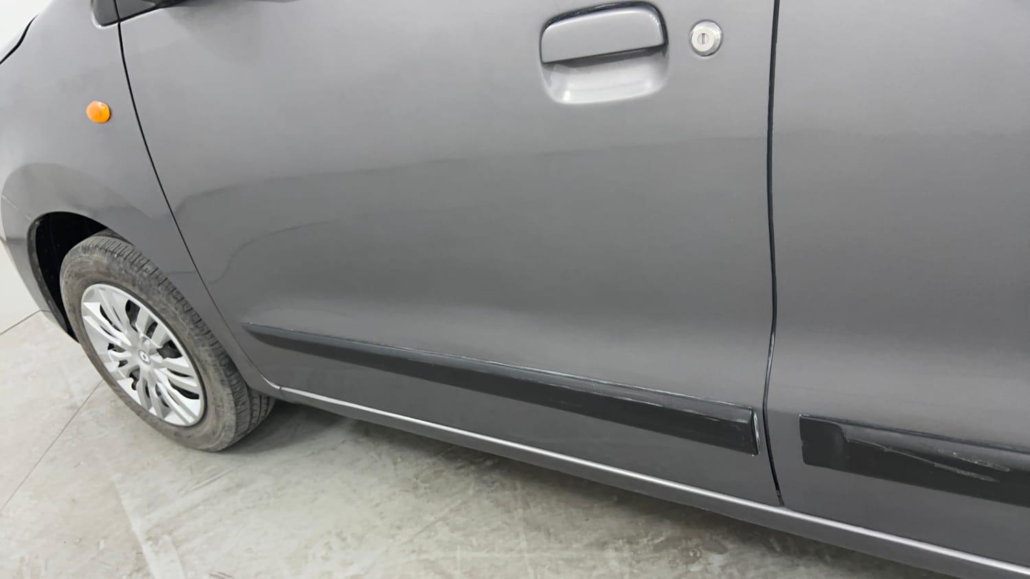 Used 2018 Maruti Suzuki Wagon R 1.0 VXI AMT Petrol Automatic dents MINOR SCRATCH