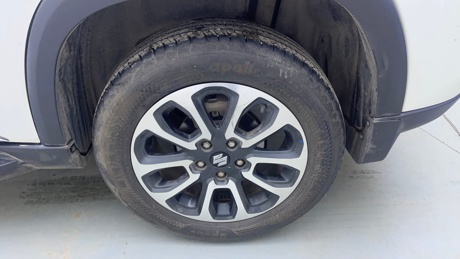 Used 2023 Maruti Suzuki Grand Vitara Zeta Smart Hybrid AT Petrol Automatic tyres LEFT REAR TYRE RIM VIEW