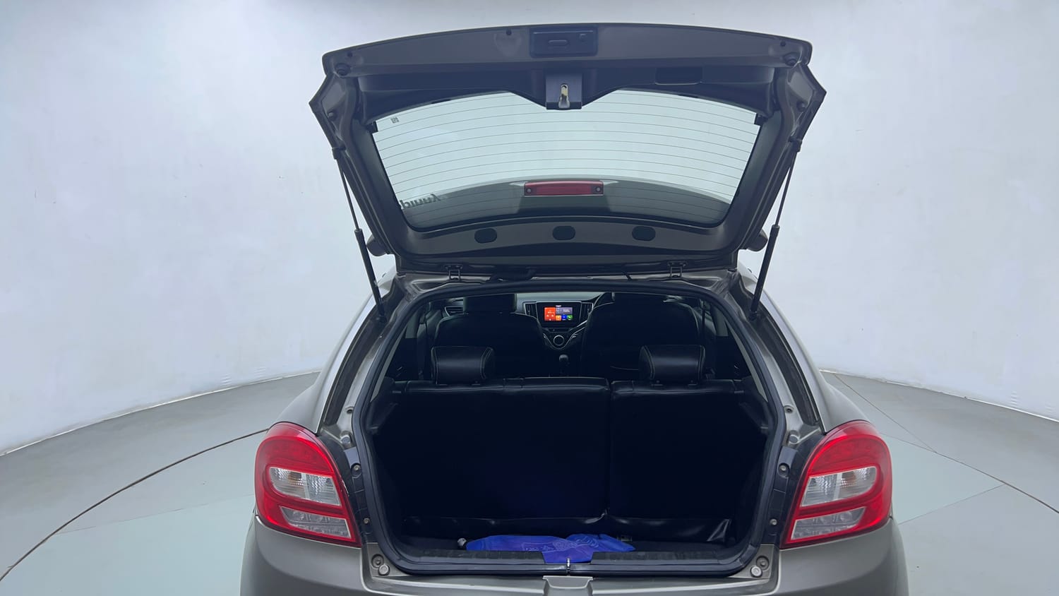 Used 2021 Toyota Glanza V CVT Petrol Automatic interior DICKY DOOR OPEN VIEW