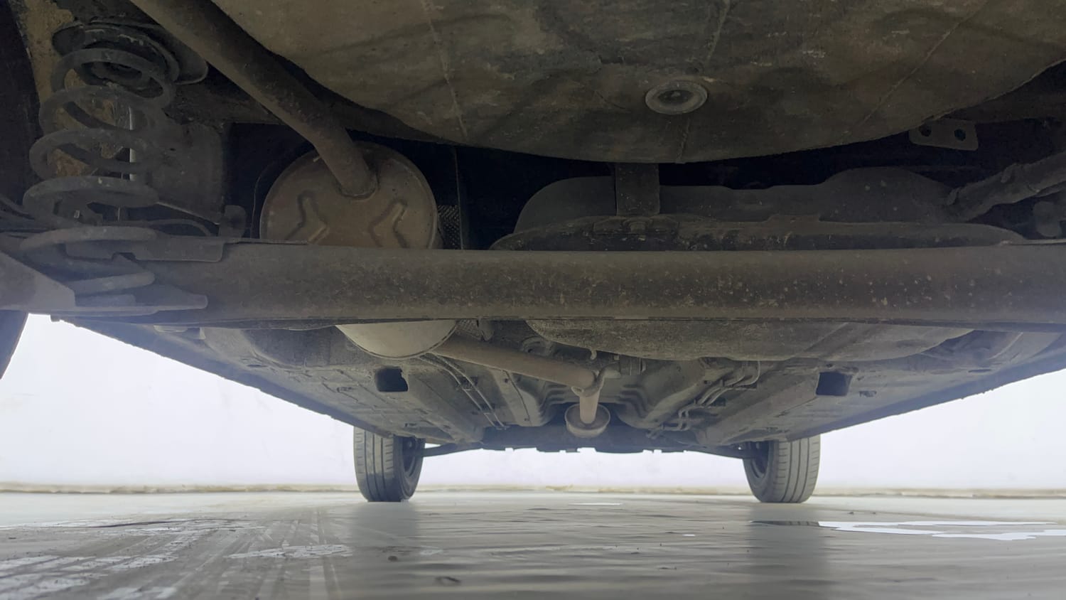 Used 2020 Renault Kwid RXT 1.0 AMT Opt Petrol Automatic extra REAR UNDERBODY VIEW (TAKEN FROM REAR)
