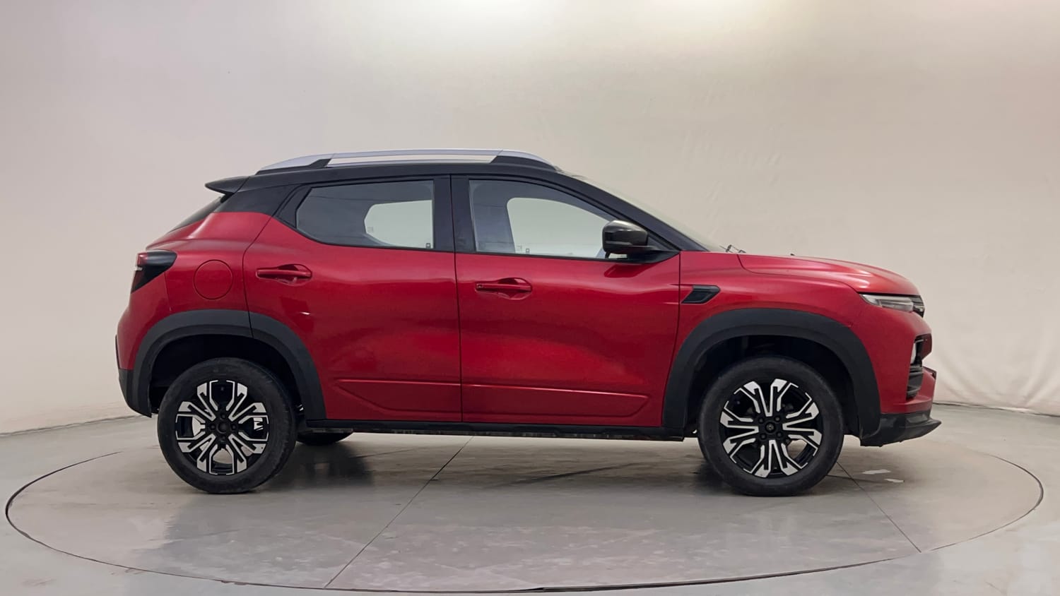 Used 2022 Renault Kiger RXT (O) MT Dual Tone Petrol Manual exterior RIGHT SIDE VIEW