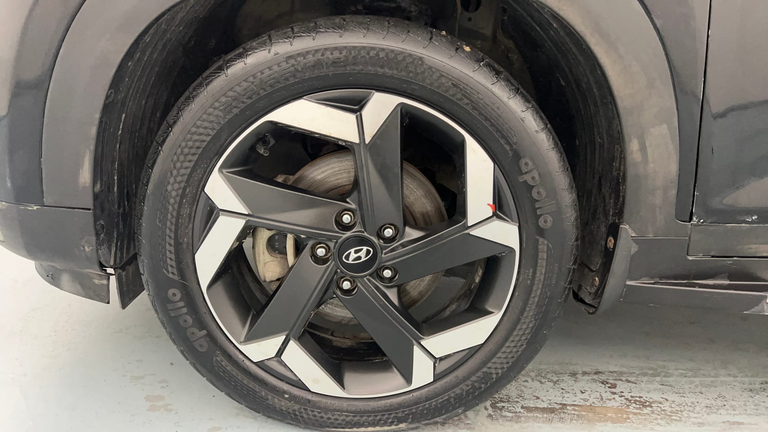 Used 2021 Hyundai Alcazar Signature (O) 6 STR 1.5 Diesel AT Diesel Automatic tyres LEFT FRONT TYRE RIM VIEW