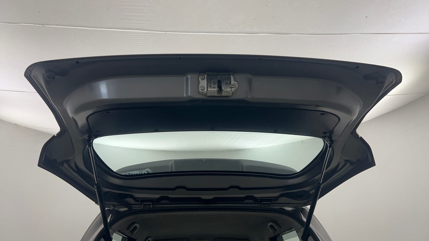 Used 2013 Maruti Suzuki Wagon R LXI Petrol Manual interior DICKY DOOR OPEN VIEW