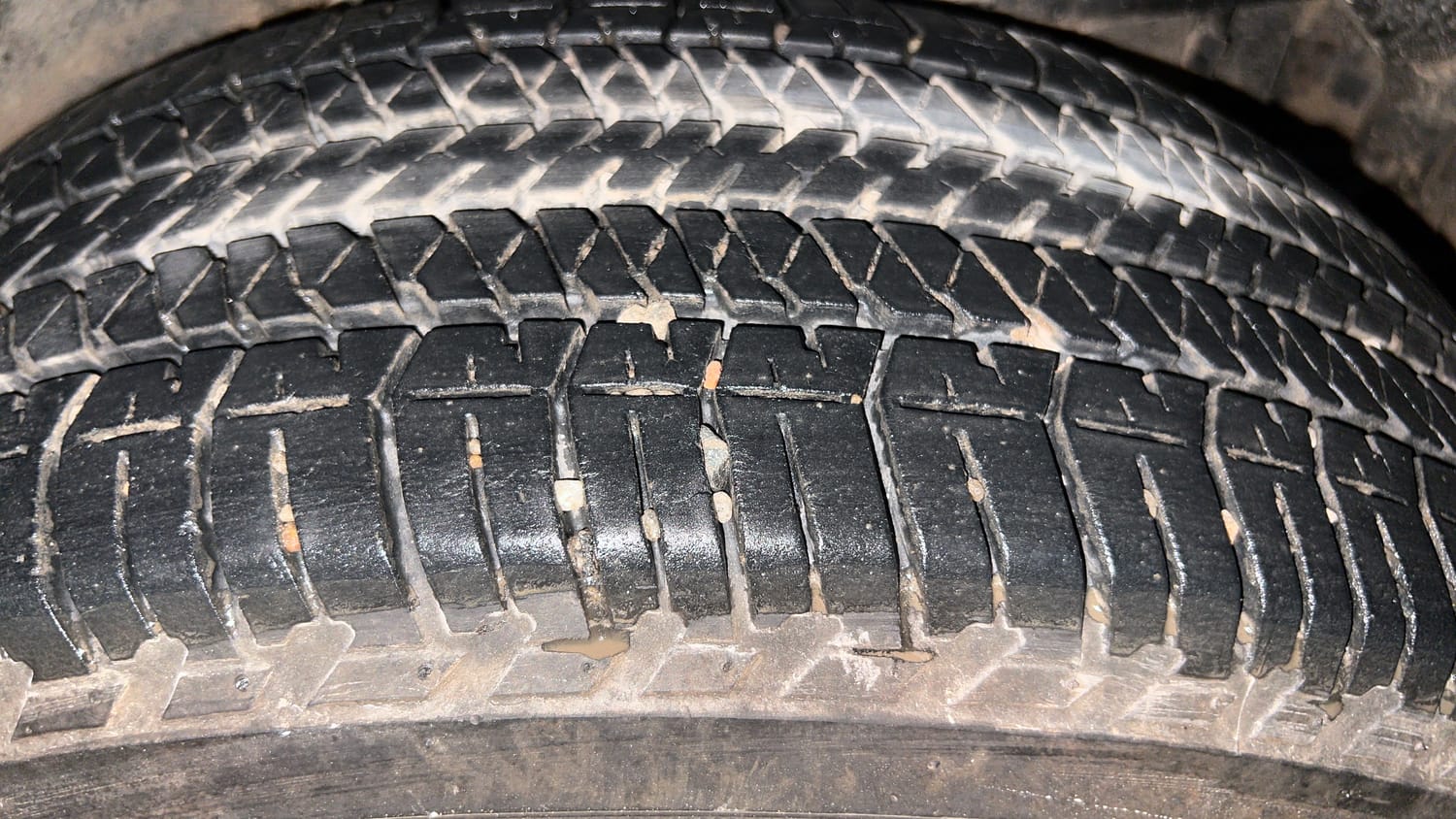 Used 2017 Mahindra XUV500 W10 Diesel Manual tyres LEFT REAR TYRE TREAD VIEW